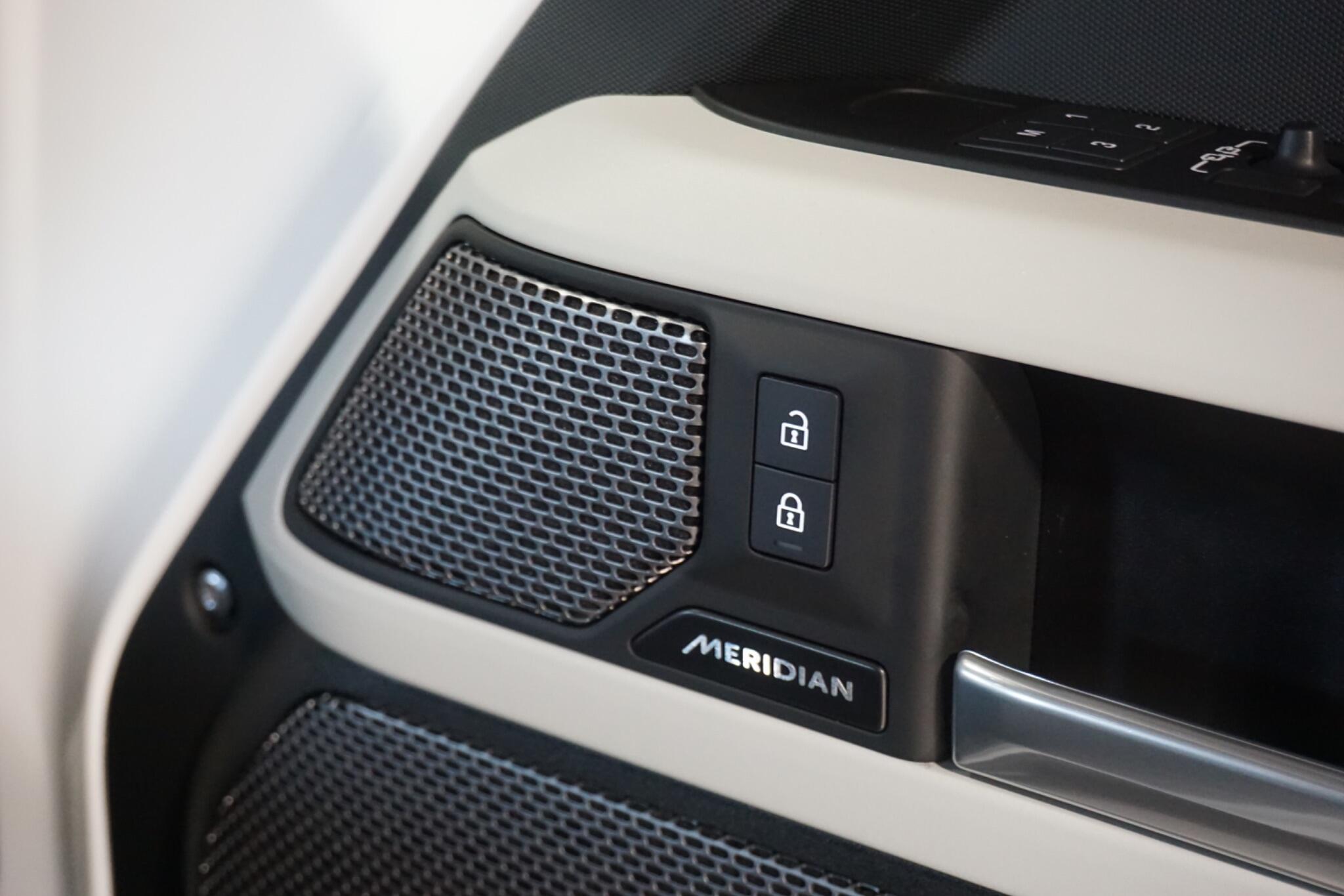 Land Rover Defender 110 2.0 P400e 15.4kWh X-Dynamic HSE SUV 5dr Petrol Plug-in Hybrid Auto 4WD Euro 6 (s/s) (404 ps)